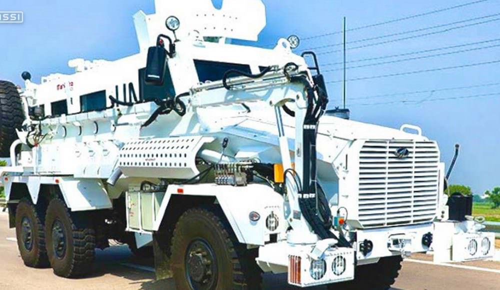 mahindra-defence-vehicle-made-in-india-with-Fassi-crane